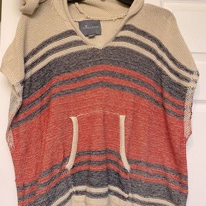 Short sleeve sweater